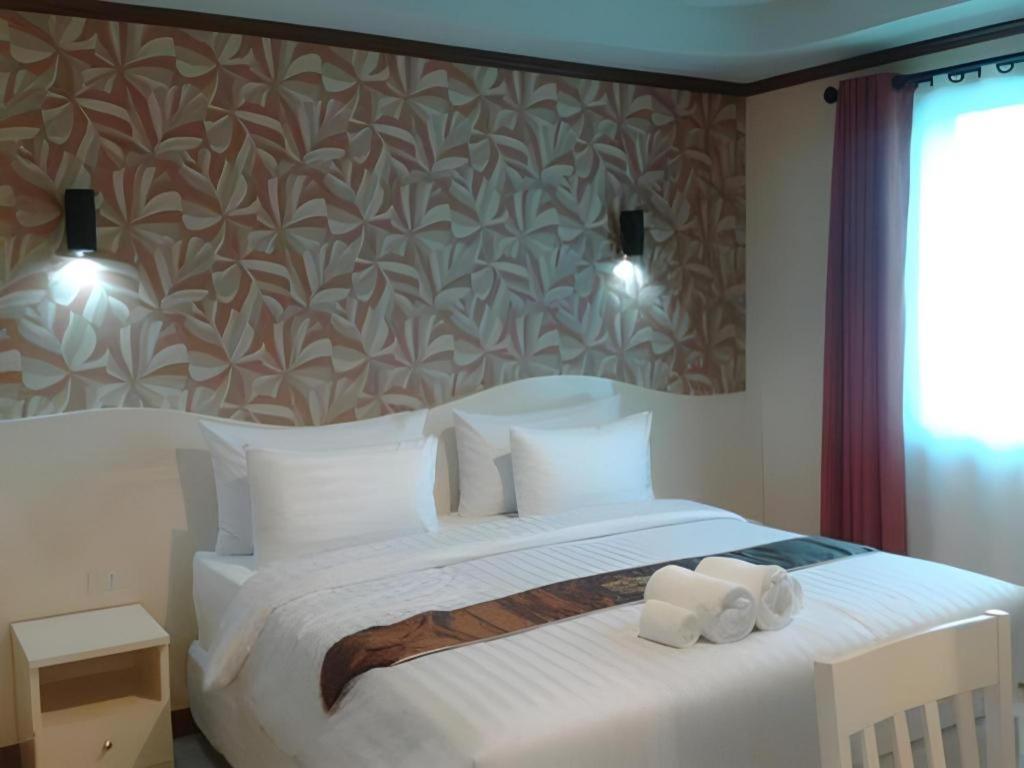 Thada Chateau Hotel Buri Ram Exterior foto