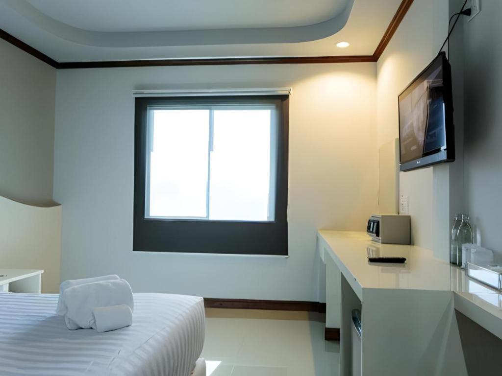 Thada Chateau Hotel Buri Ram Exterior foto